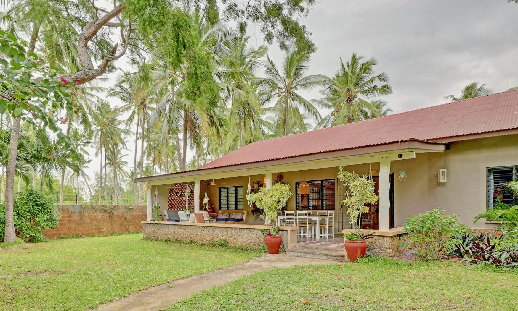 Salama House - your peaceful, poolside retreat view 4
