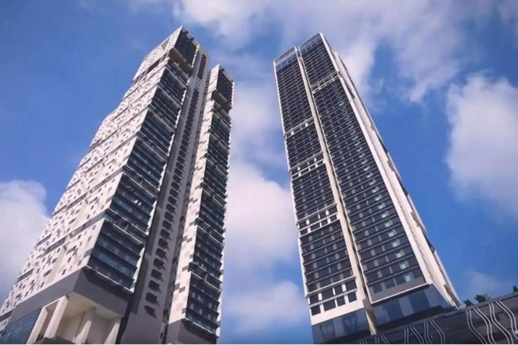 Sky88 3BR luxury condo w Pool Table (TOWN AREA)
