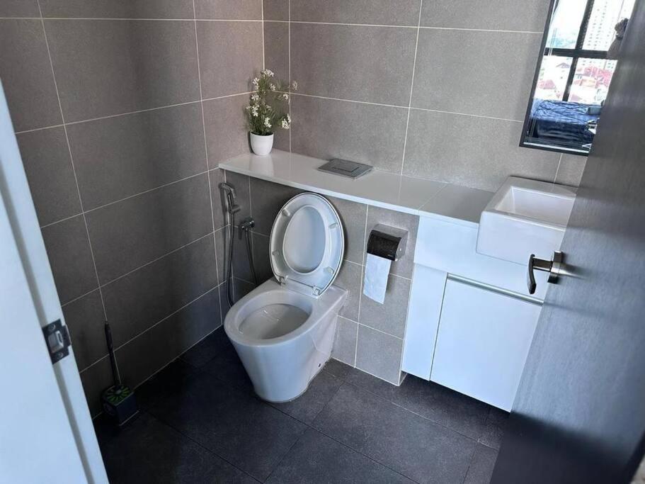 Sky88 3BR luxury condo w Pool Table (TOWN AREA)