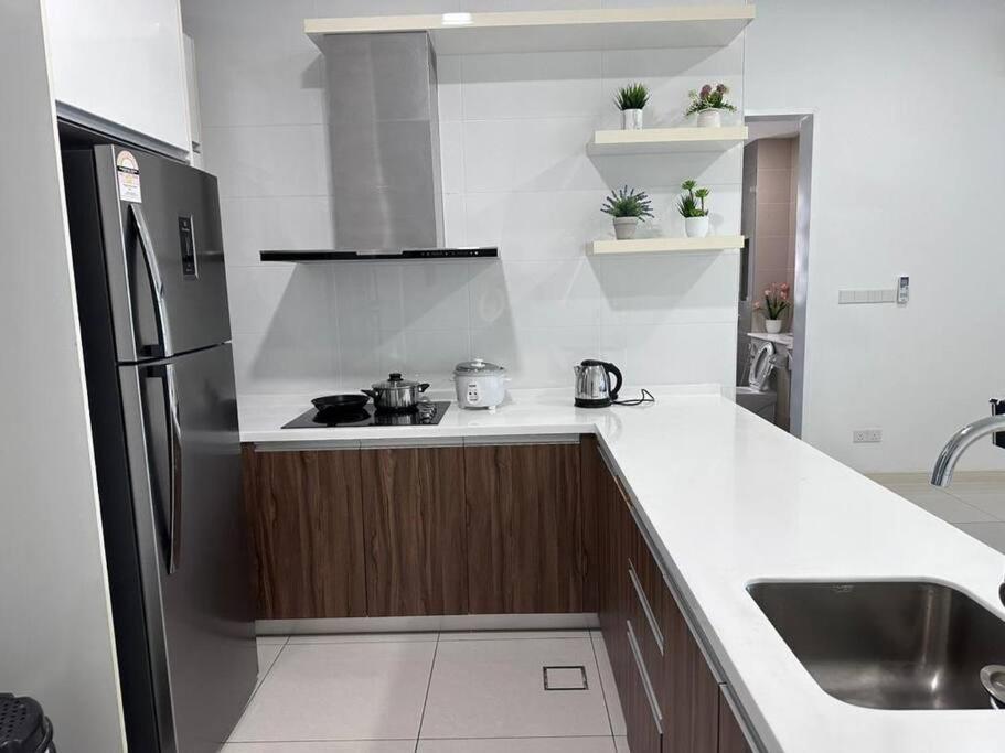 Sky88 3BR luxury condo w Pool Table (TOWN AREA)