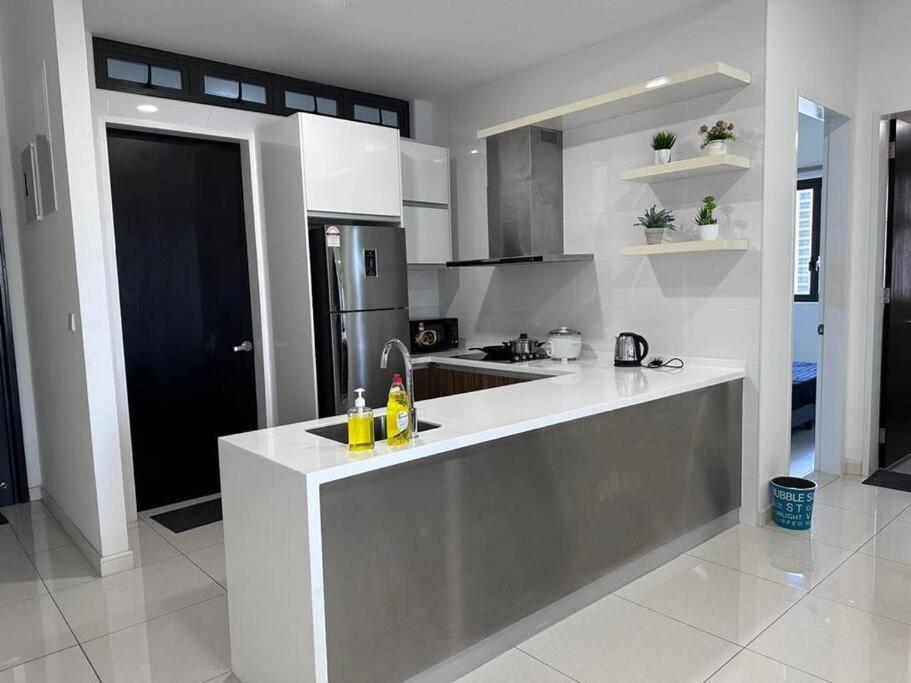 Sky88 3BR luxury condo w Pool Table (TOWN AREA)