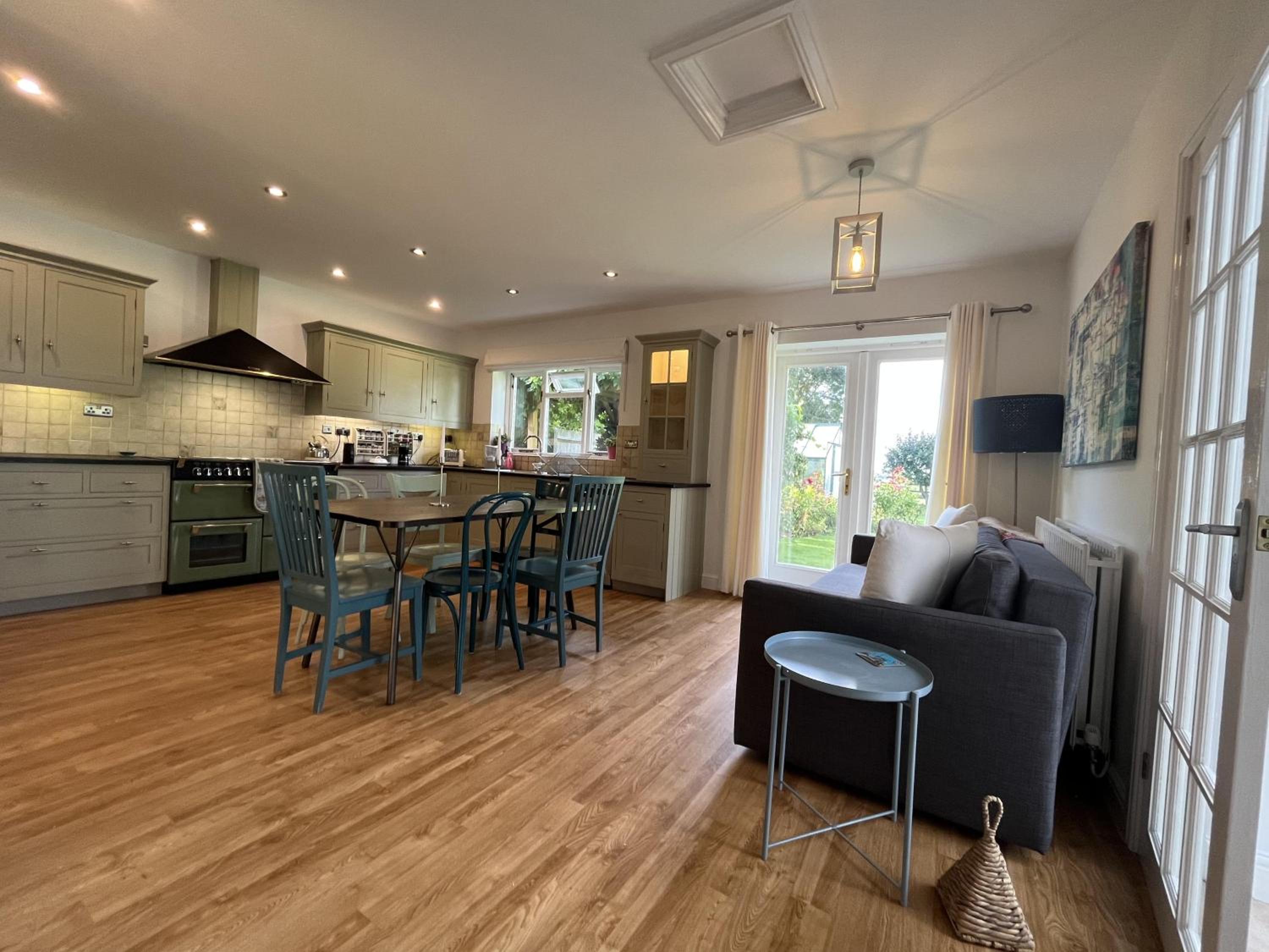 Stunning 5 bedroom country home with amazing views view 2