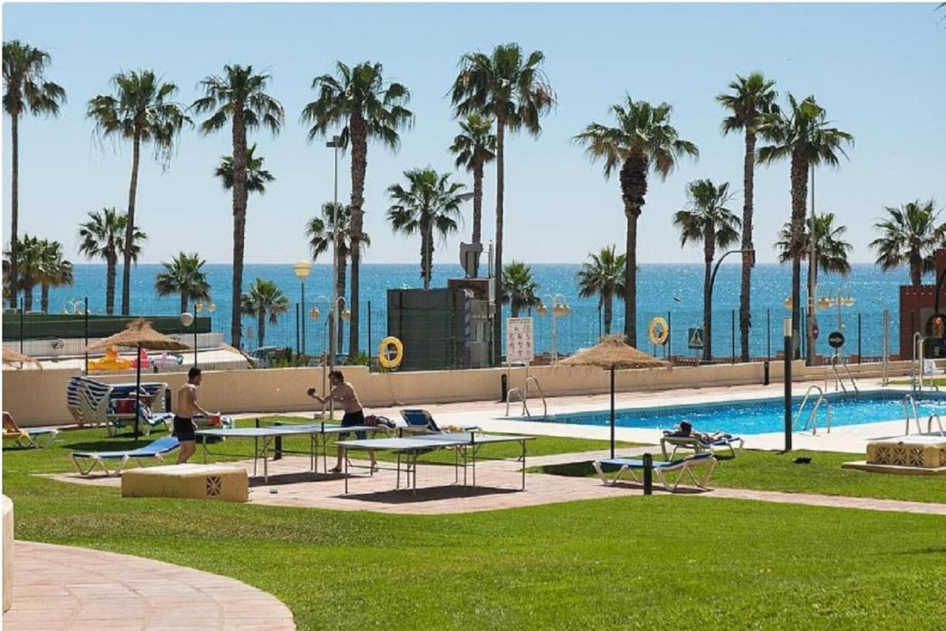 Aloha Playa Deluxe WiFi Swimming Pools & Parking view 3