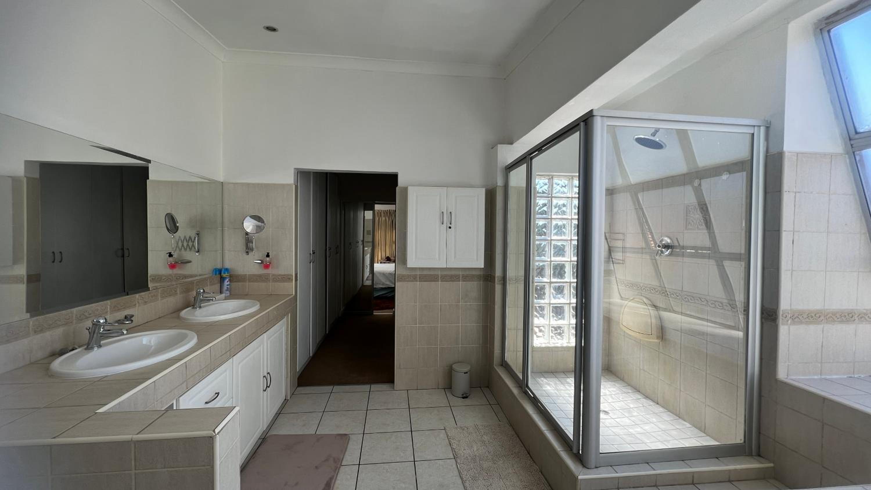 Sizanazo Guest House - Family Suite