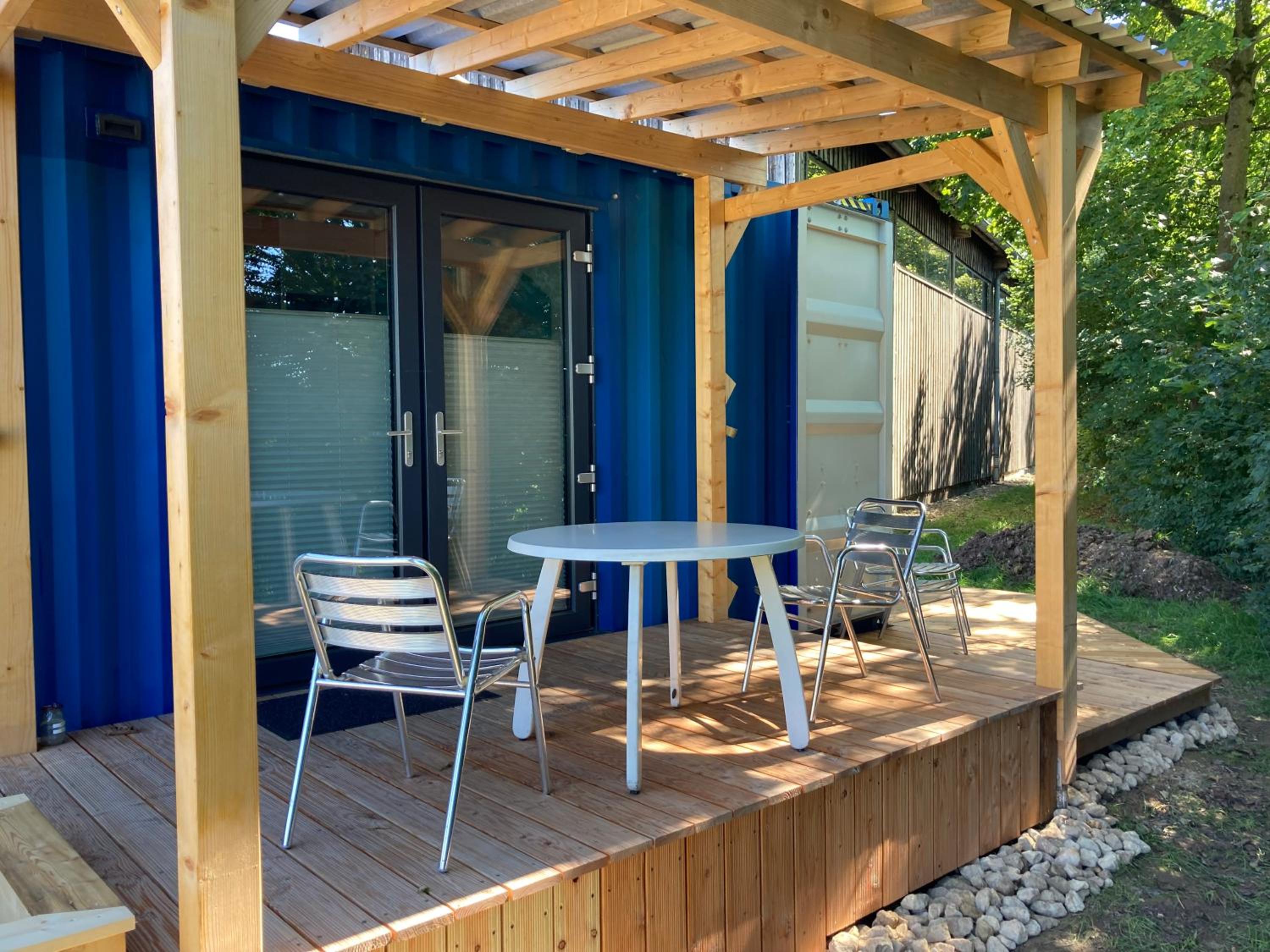 Tiny House im Seecontainer mit Parkplatz, Glasfaser, Veranda und gehobener Ausstattung