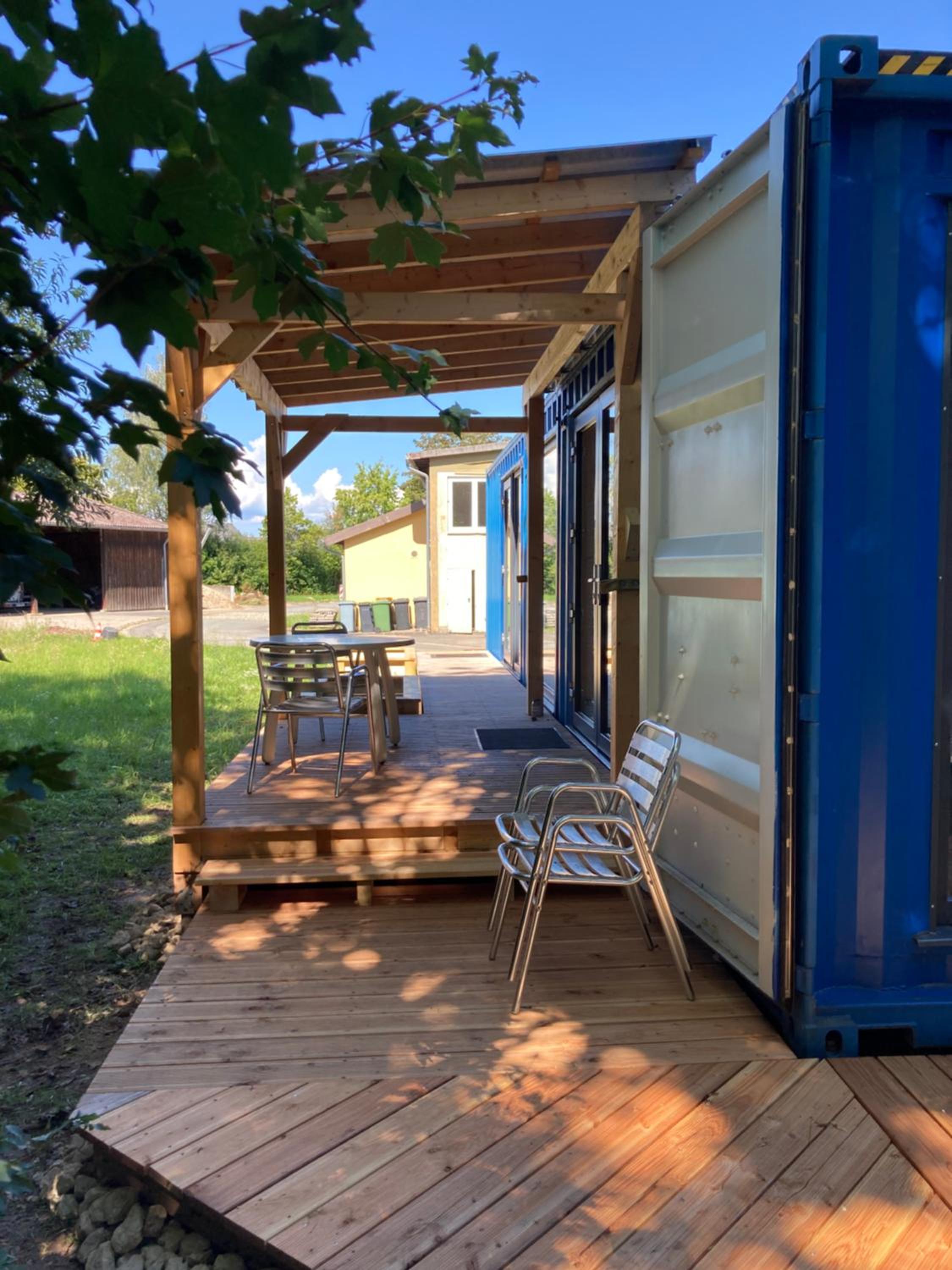 Tiny House im Seecontainer mit Parkplatz, Glasfaser, Veranda und gehobener Ausstattung