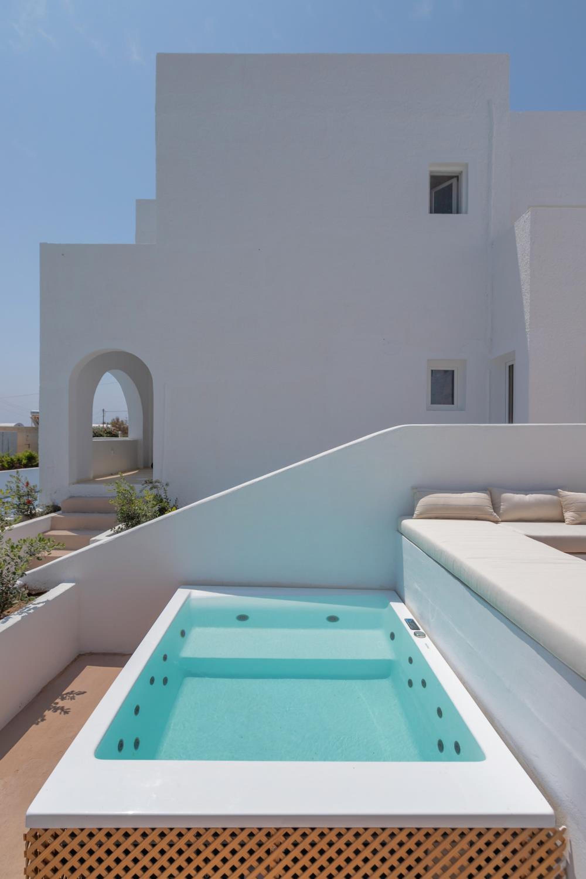 Voca Hotel & Suites