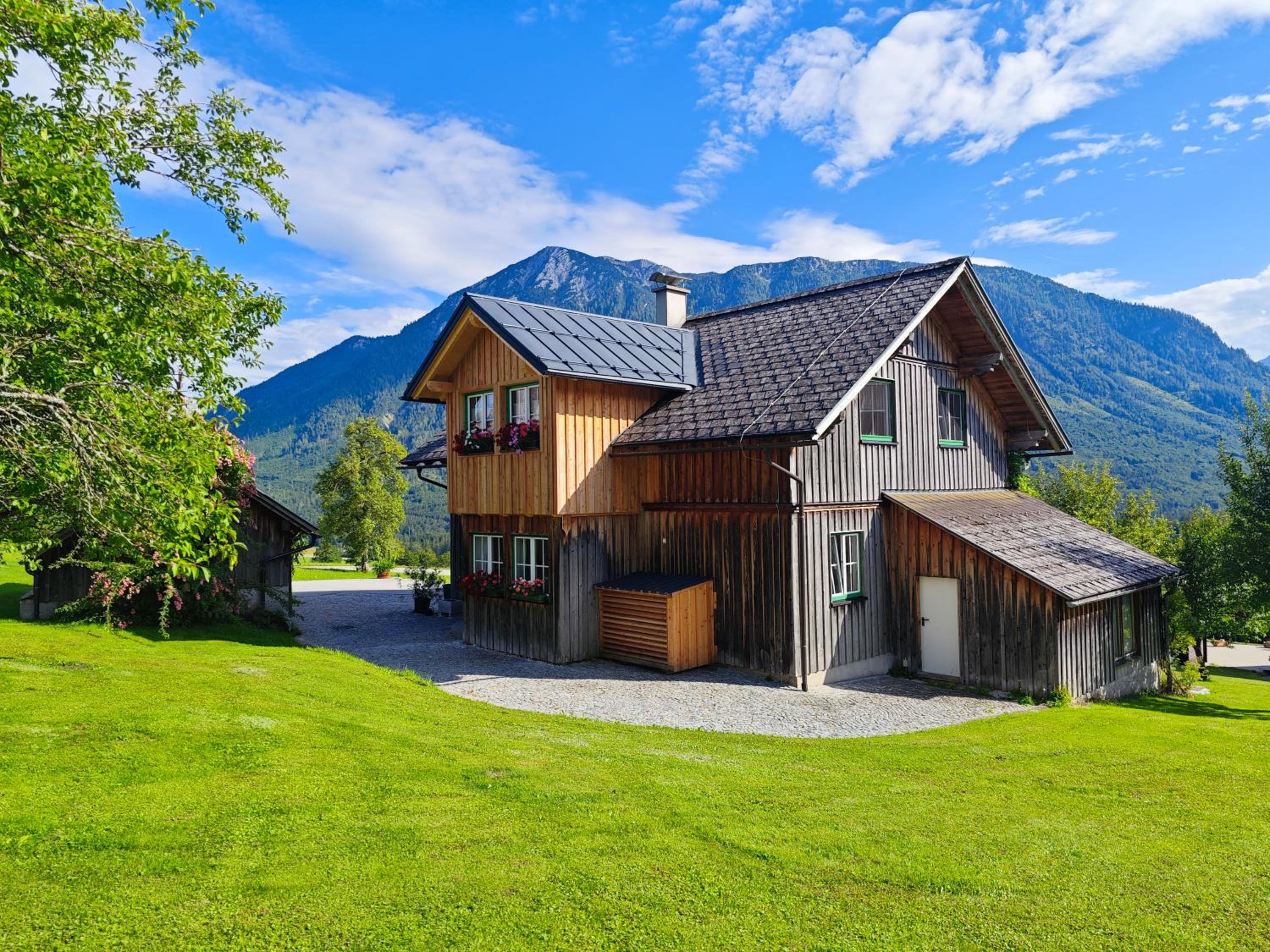 Lovely house with mountain view & big garden in Bad Aussee