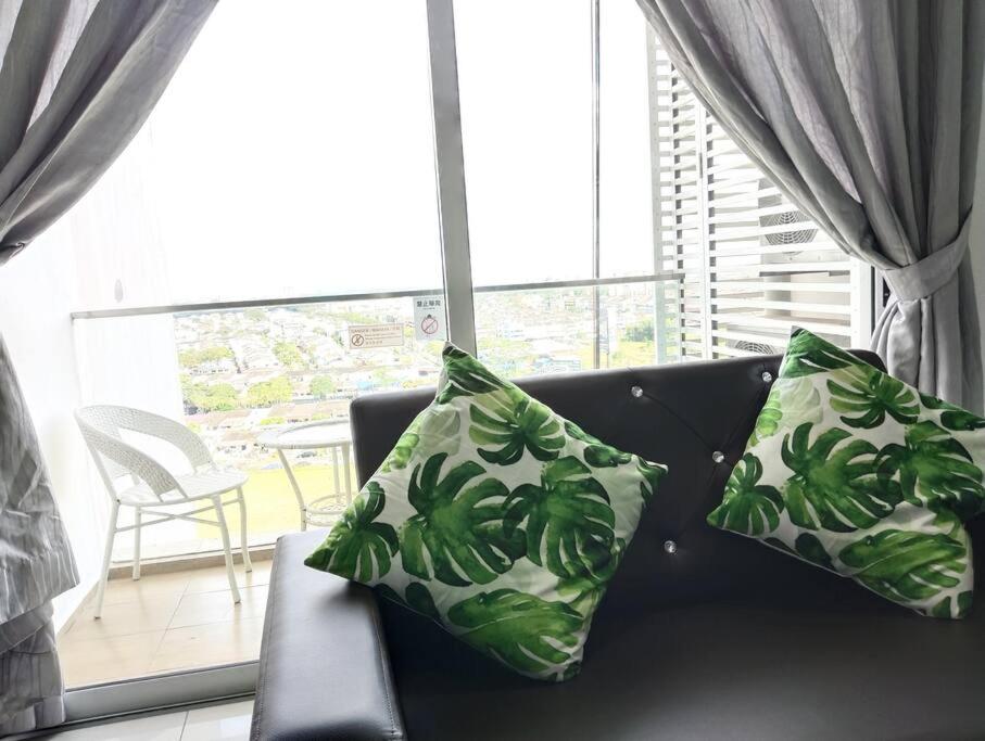 Nice Holiday Space at KSL D'Esplanade Residence, Johor Bahru with TV Box 1109