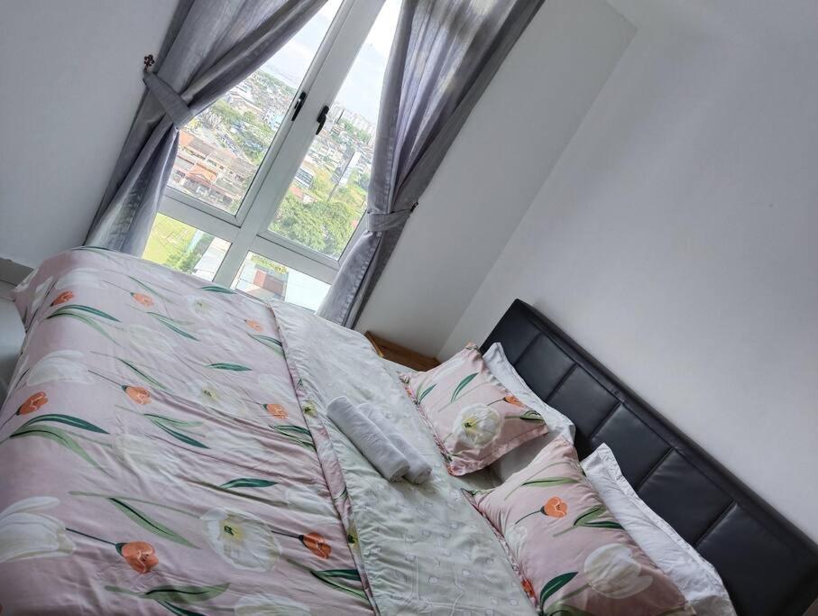 Nice Holiday Space at KSL D'Esplanade Residence, Johor Bahru with TV Box 1109