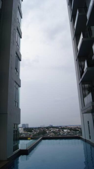 Nice Holiday Space at KSL D'Esplanade Residence, Johor Bahru with TV Box 1109