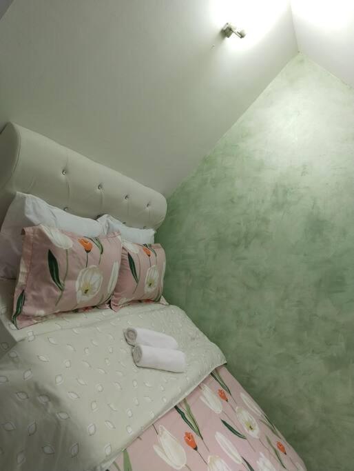 Nice Holiday Space at KSL D'Esplanade Residence, Johor Bahru with TV Box 1109