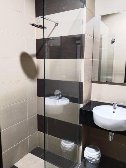 Nice Holiday Space at KSL D'Esplanade Residence, Johor Bahru with TV Box 1109