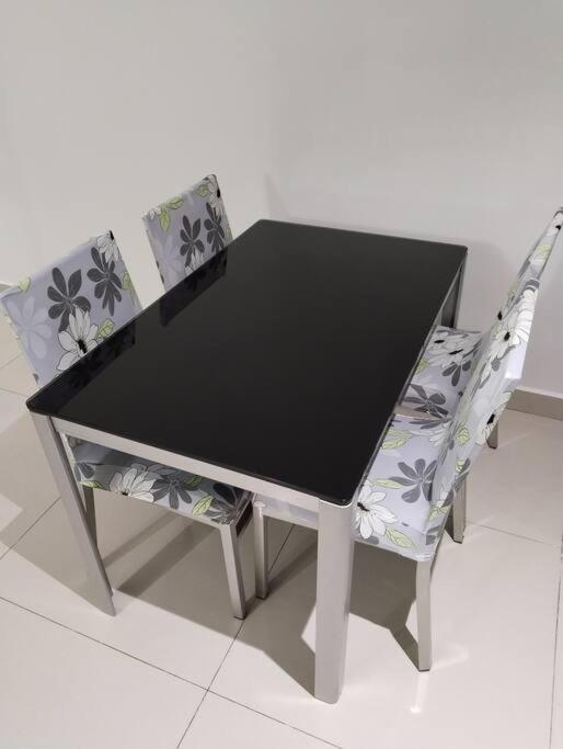Nice Holiday Space at KSL D'Esplanade Residence, Johor Bahru with TV Box 1109