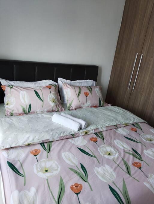 Nice Holiday Space at KSL D'Esplanade Residence, Johor Bahru with TV Box 1109