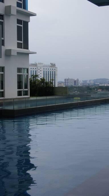 Nice Holiday Space at KSL D'Esplanade Residence, Johor Bahru with TV Box 1109