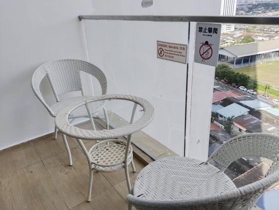 Nice Holiday Space at KSL D'Esplanade Residence, Johor Bahru with TV Box 1109