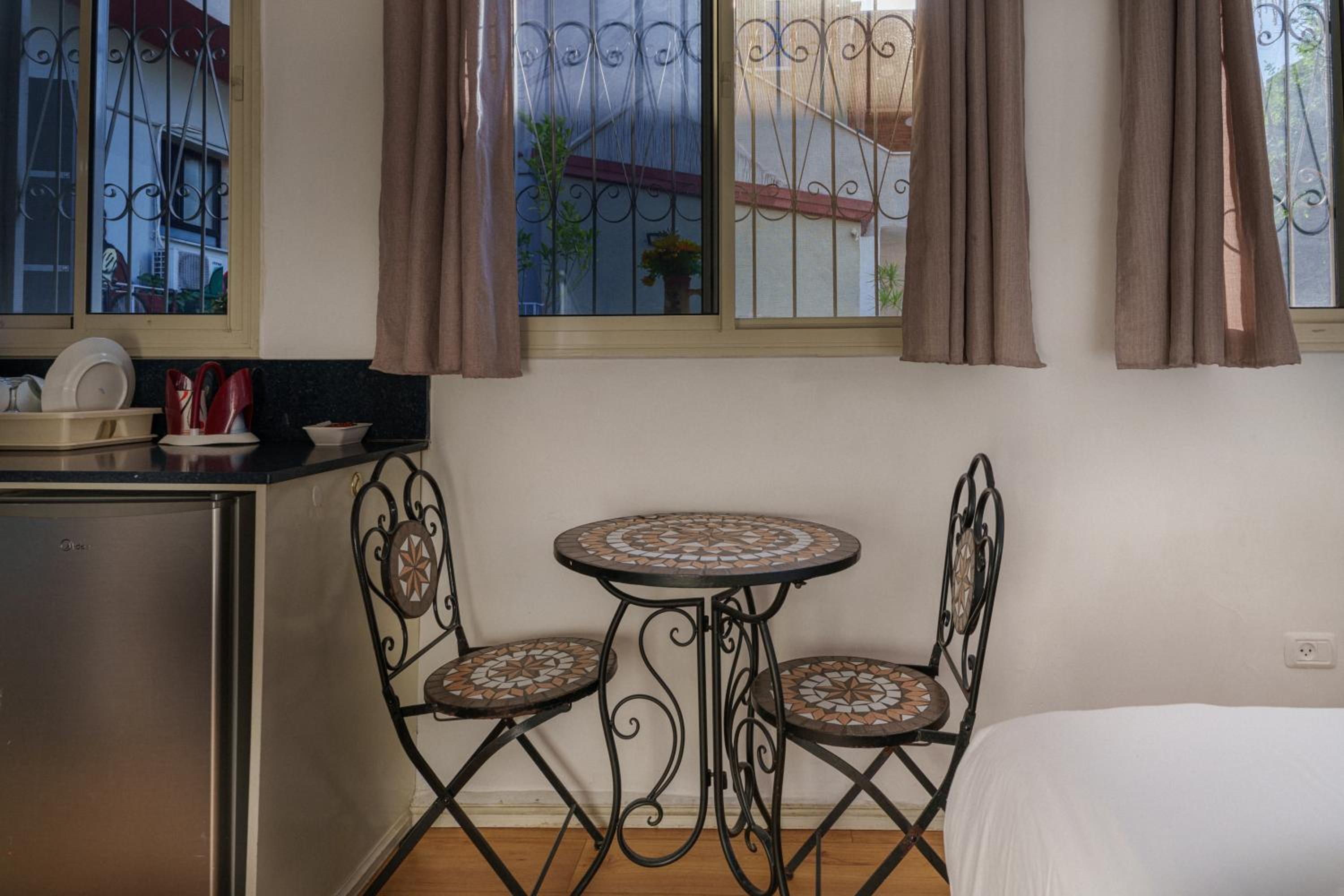 Talpiot Garden Studios by Loui view 3