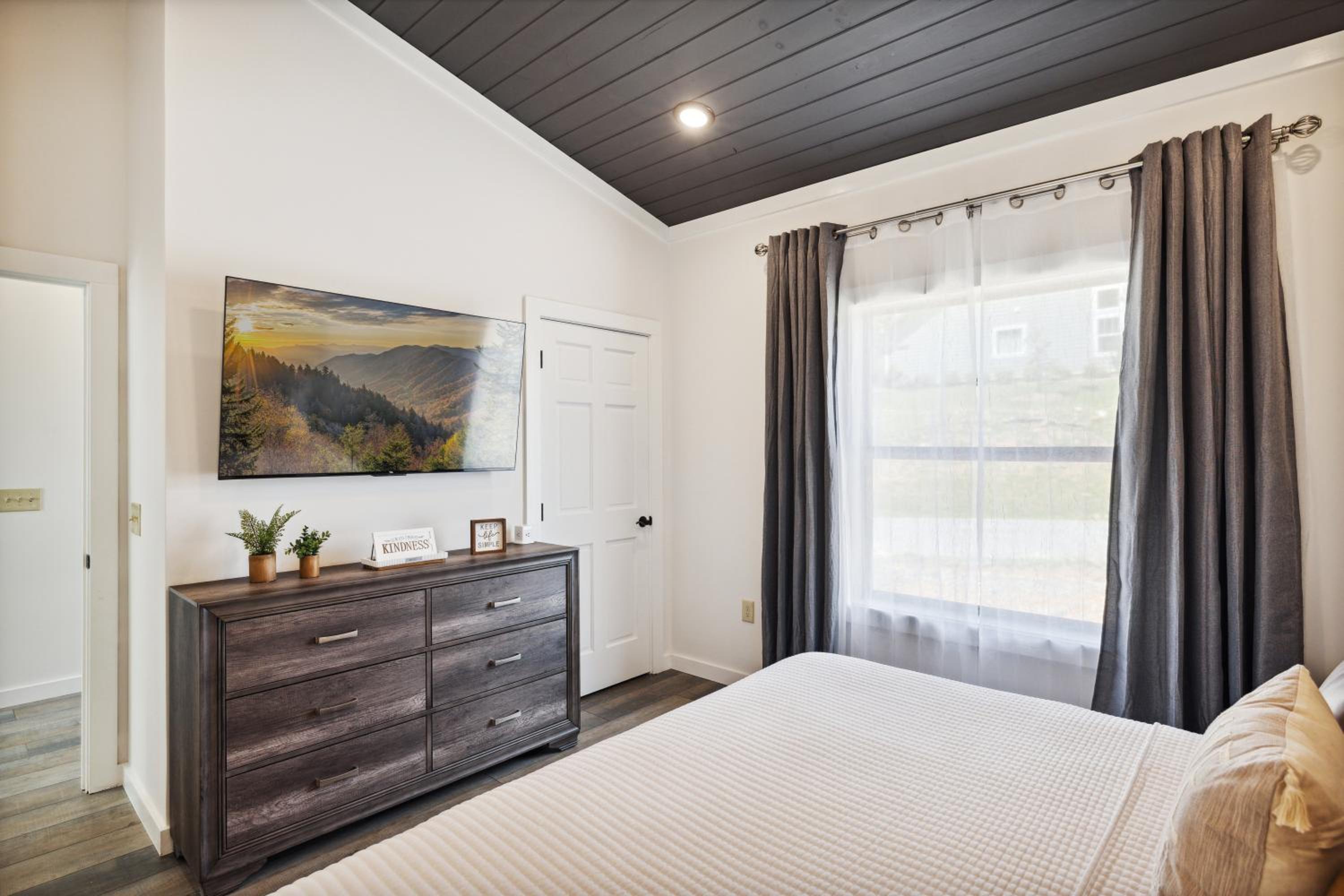 Sunset Chalet cabin