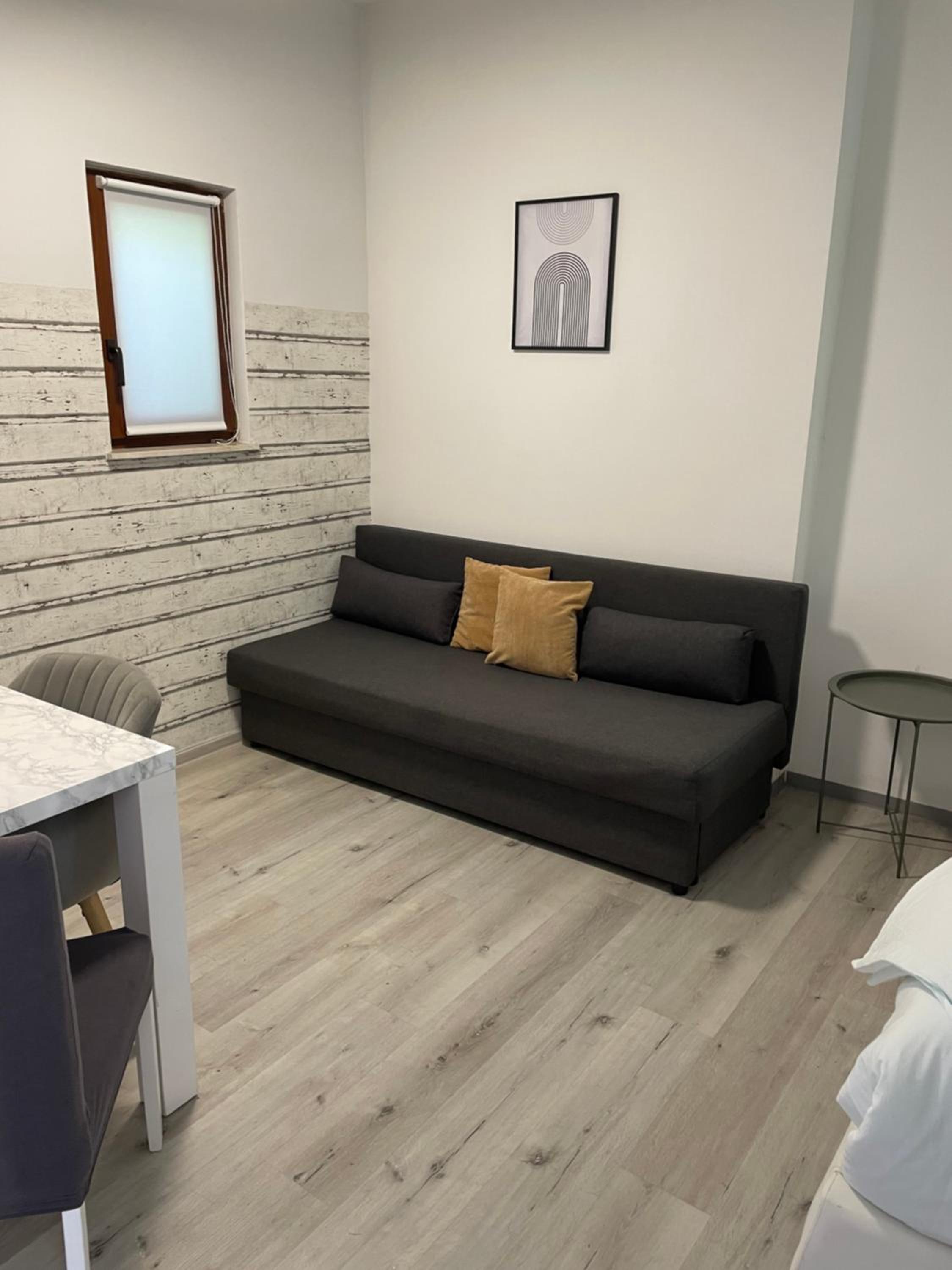 Aspen Studio Apartment + FREE Parking view 2