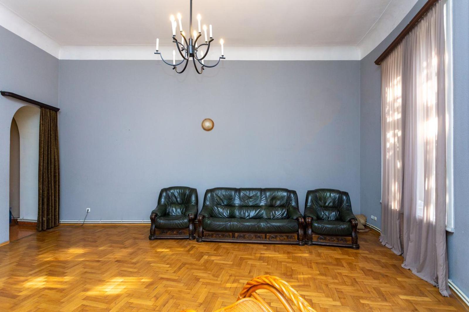 Family Apartment In 1 Century Building