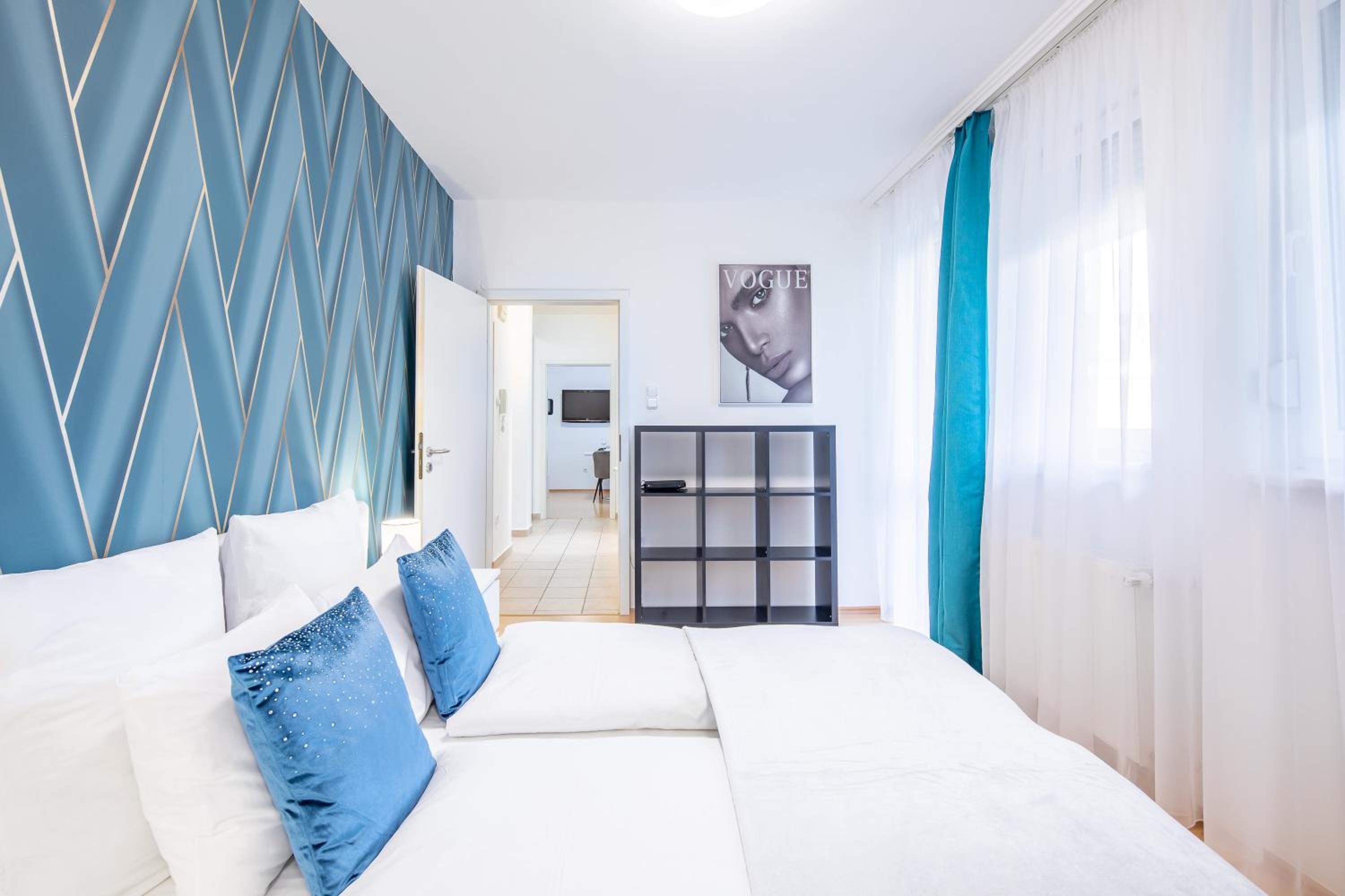 Two bedrooms apartment with free garage in the downtown view 4
