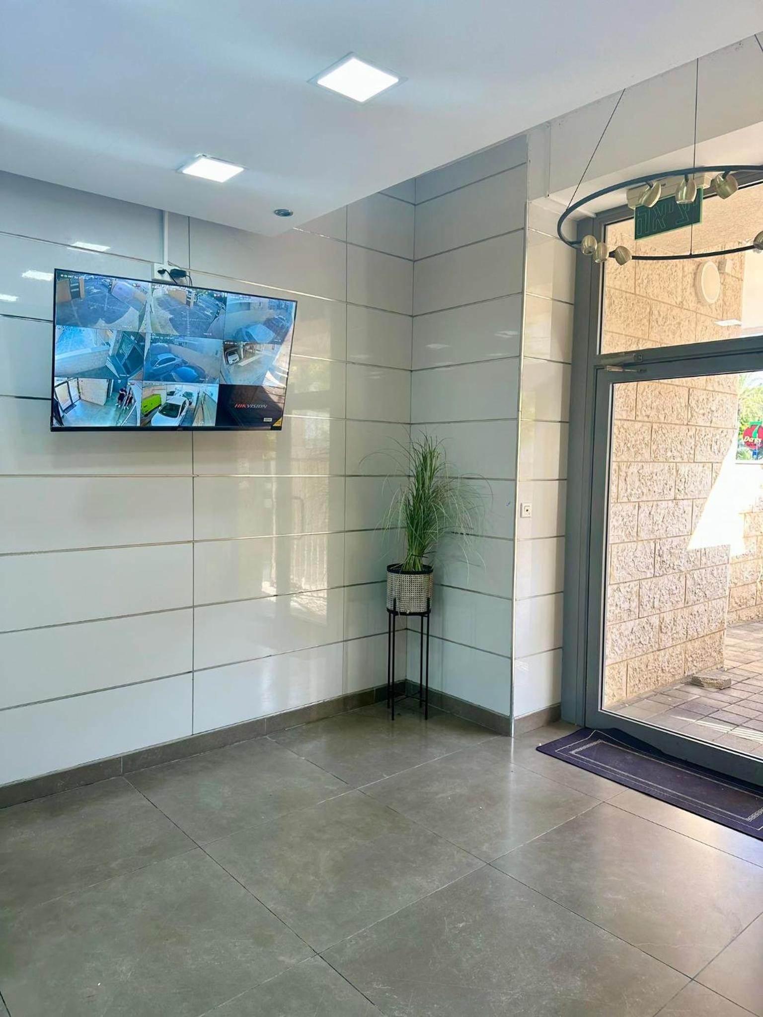 Suite In White, photo 14