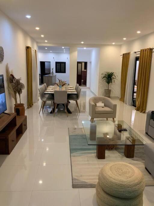 Villa moderne securisee 24H sur 7J view 3