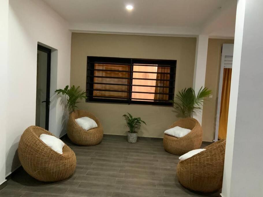 Villa moderne securisee 24H sur 7J view 2