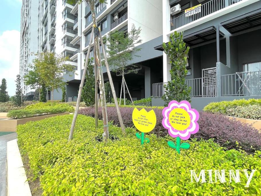 Netizen walk to MRT 4-5pax photo 2