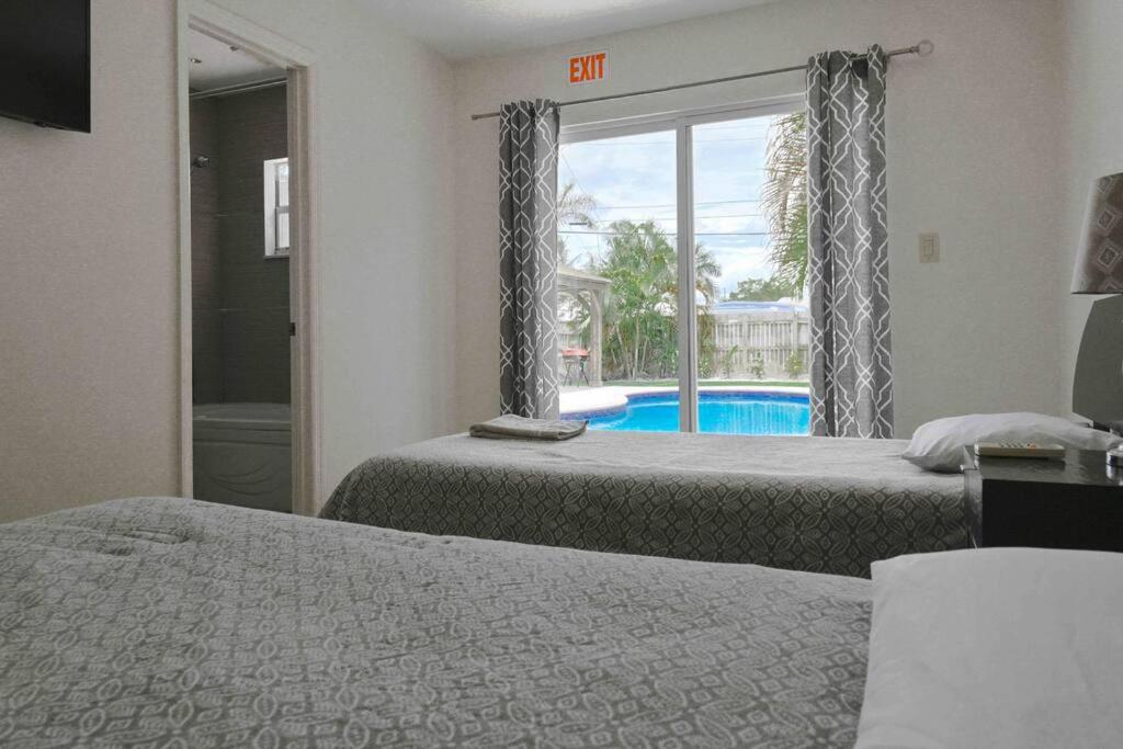 4/2 Amazing pool house 2,9mi from Hollywood Beach view 2