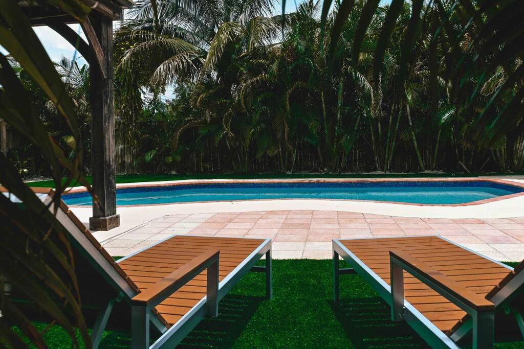 4/2 Amazing pool house 2,9mi from Hollywood Beach view 3