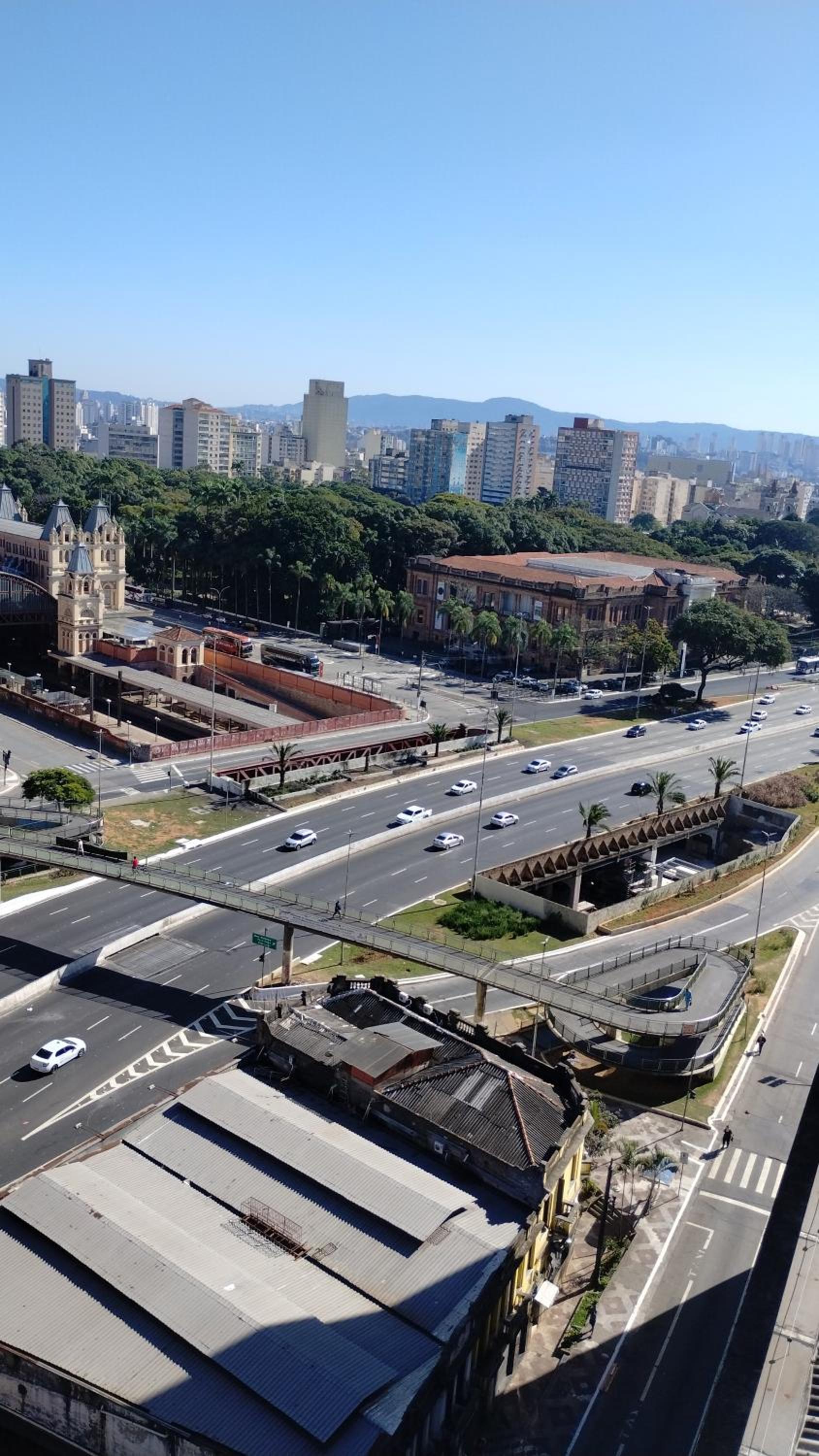Studio Lindo; no centro em frente ao metrô!