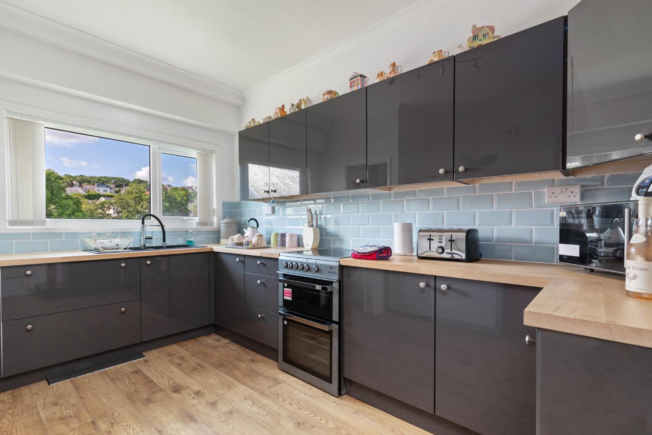 2 Harbour Court Saundersfoot view 5