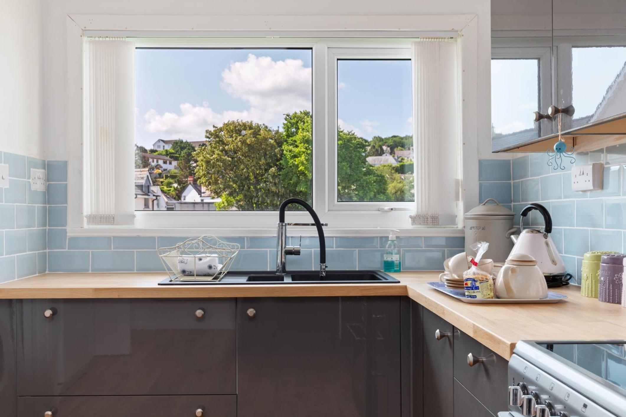 2 Harbour Court Saundersfoot view 2