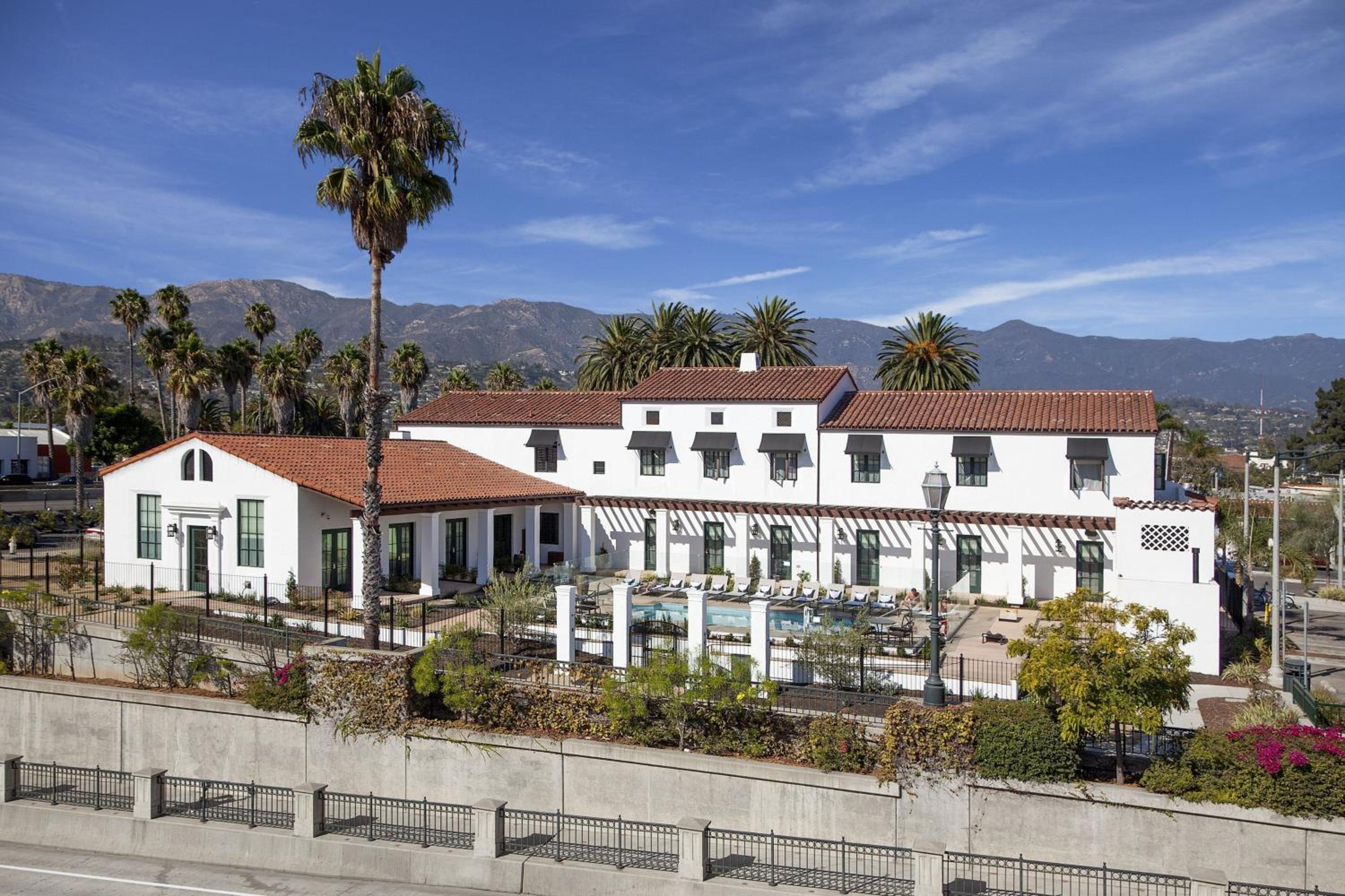 Hotel Moxy Santa Barbara - Image 1