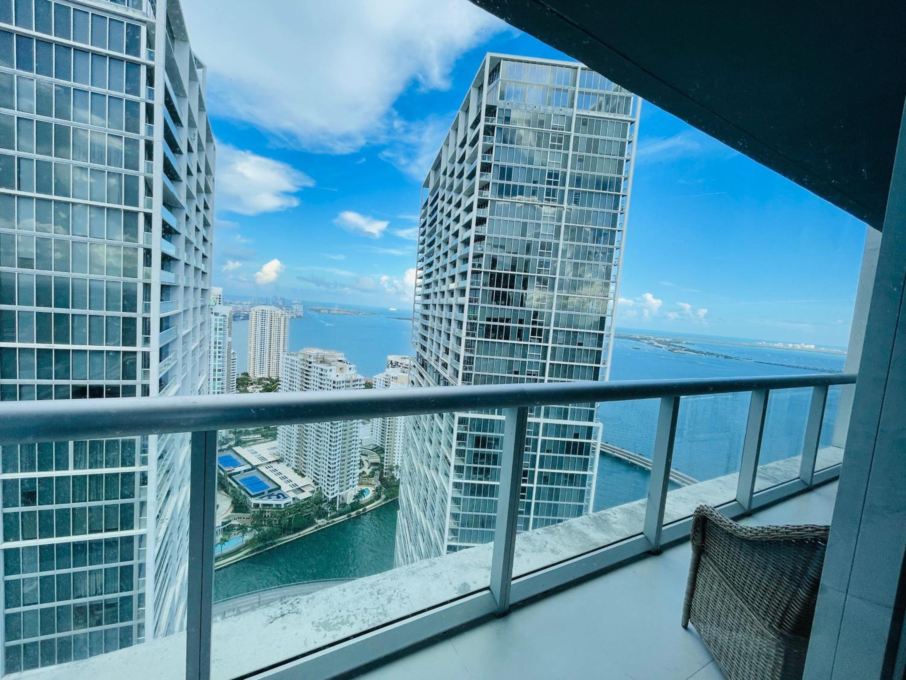 Sun&Sea IconBrickell Unit