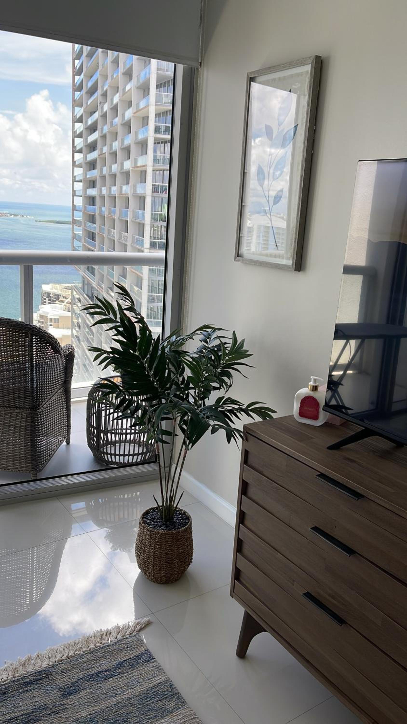 Sun&Sea IconBrickell Unit