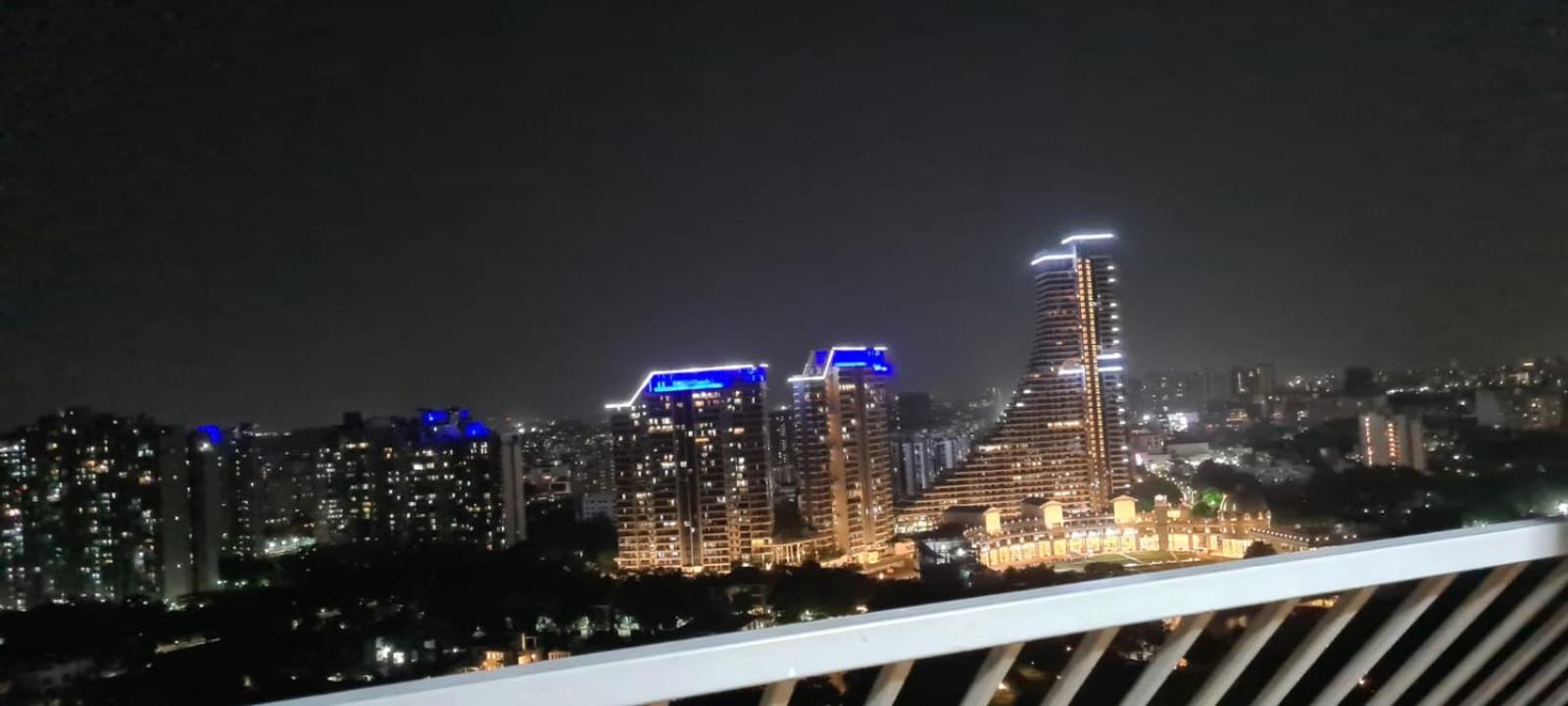Urban Nest - Neon Homeotel -1 km from Airport