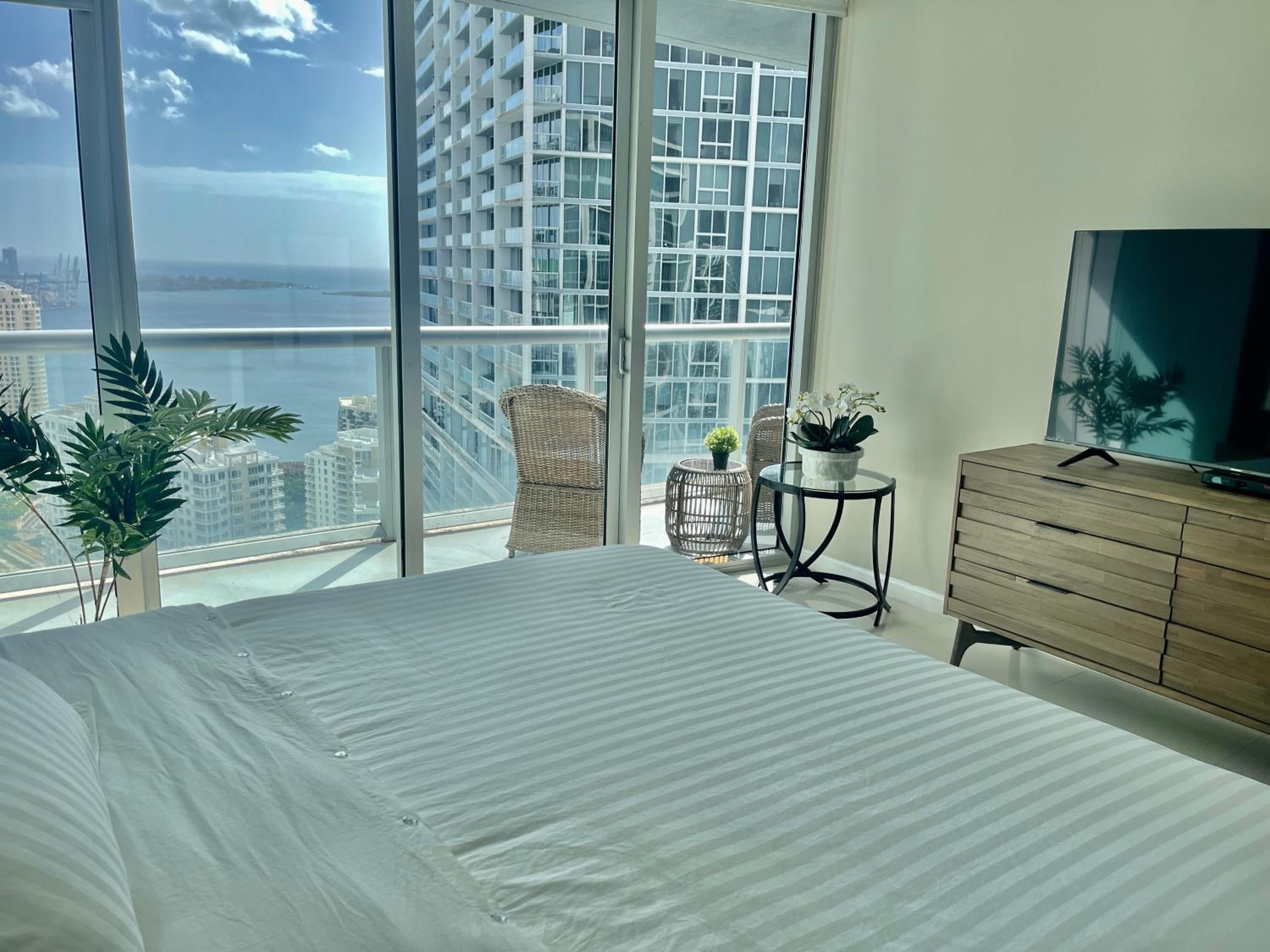 Sun&Sea IconBrickell Unit