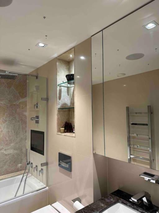 Kensington Suites - 2 Bed Sky-View