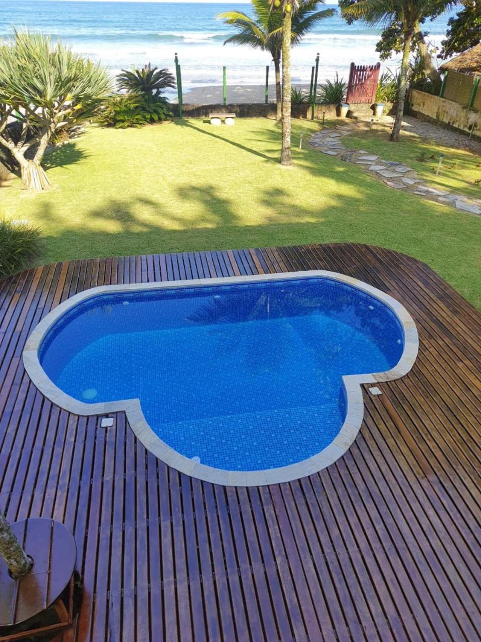Pé na areia Praia das Toninhas