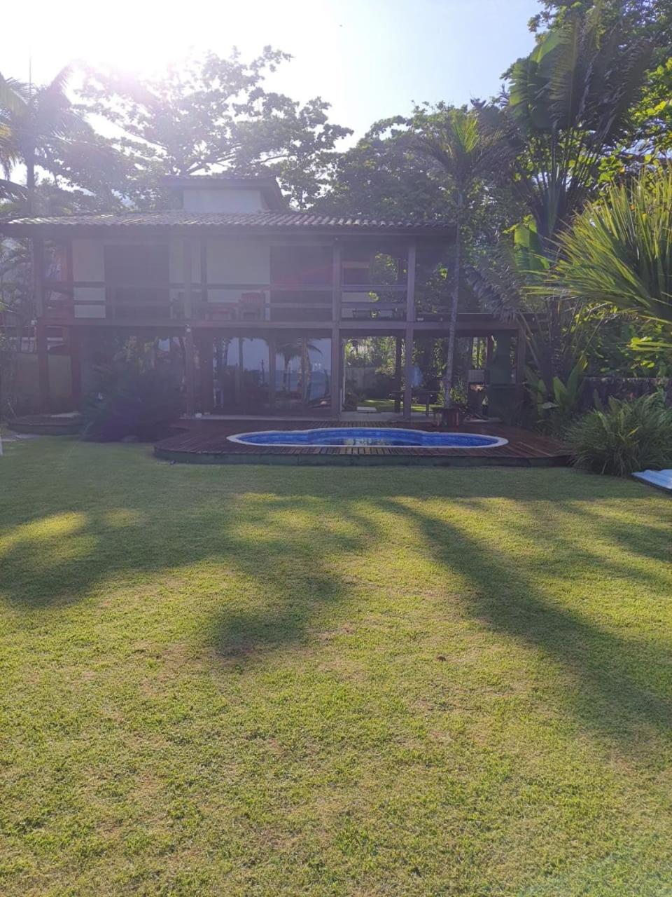 Pé na areia Praia das Toninhas