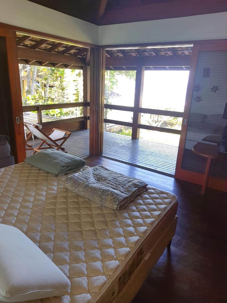 Pé na areia Praia das Toninhas