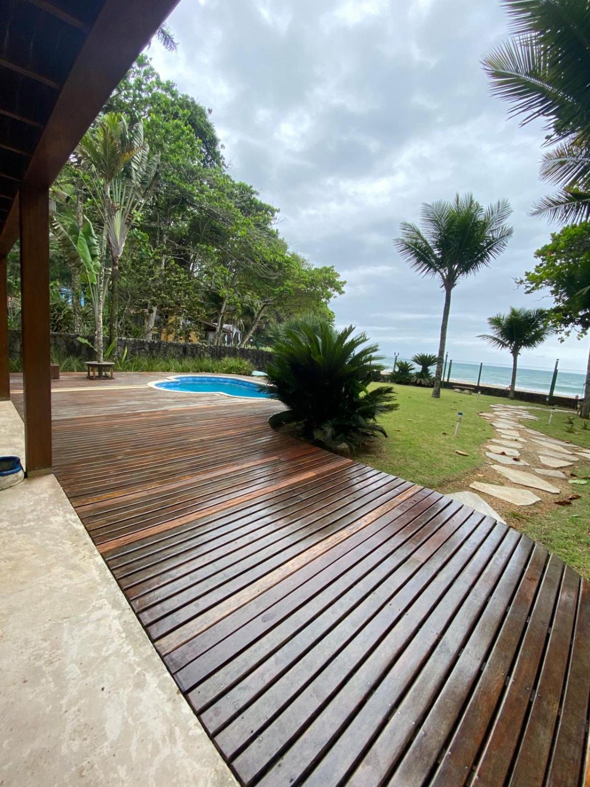 Pé na areia Praia das Toninhas
