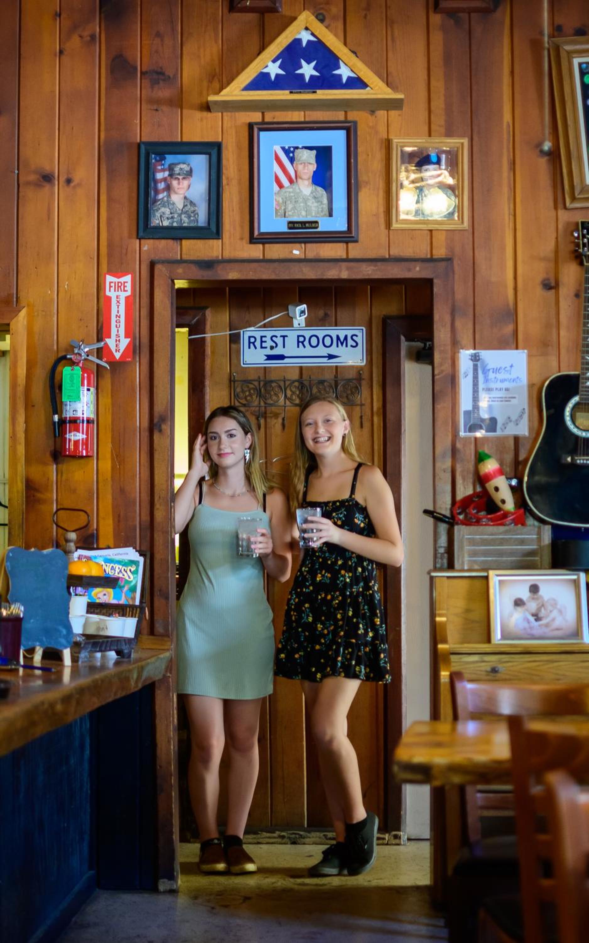 Genas's Sierra Inn & Restaurant