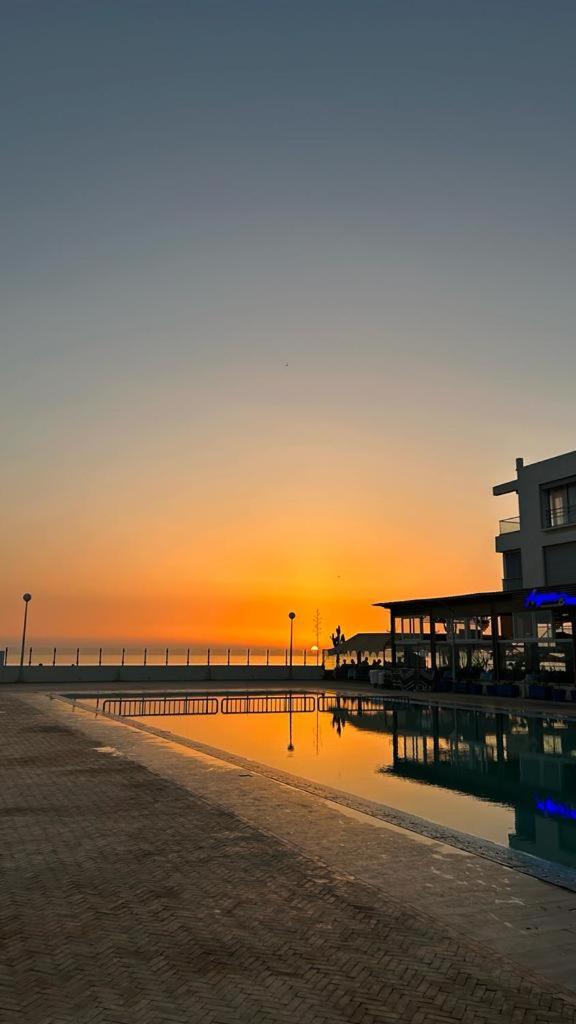 great appart with pool & surf view 5