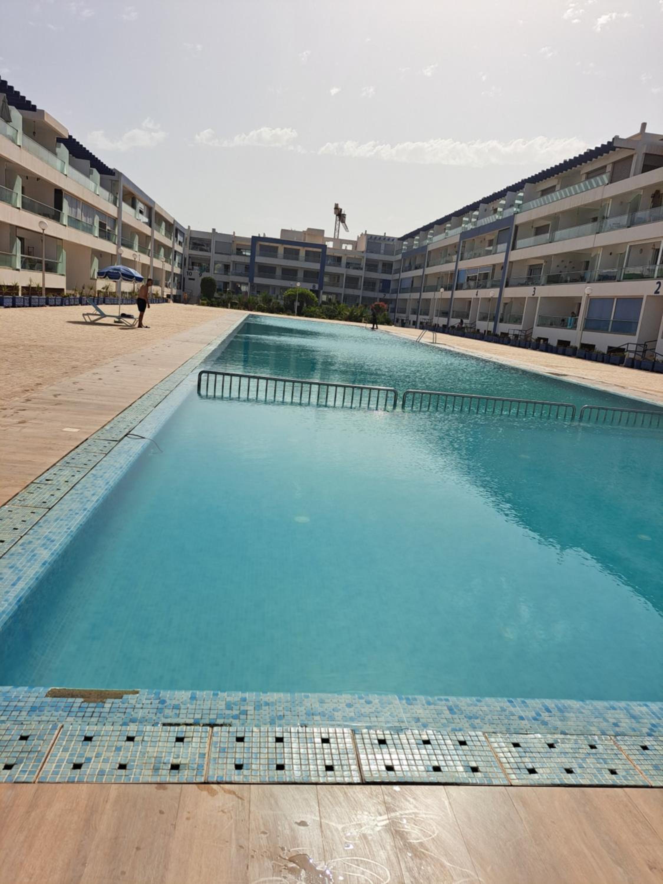 great appart with pool & surf view 3