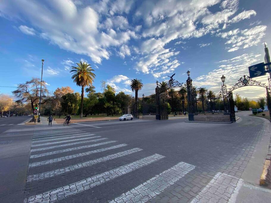 Moderno y nuevo apartamento con cochera en el centro