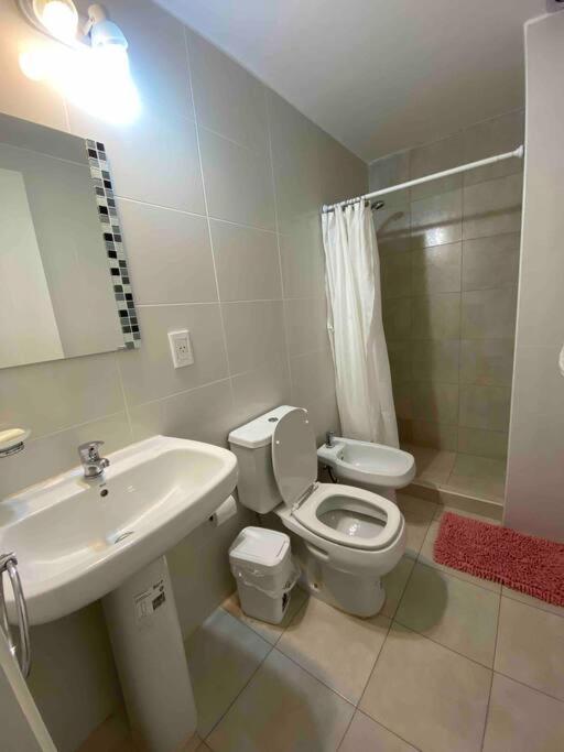 Moderno y nuevo apartamento con cochera en el centro